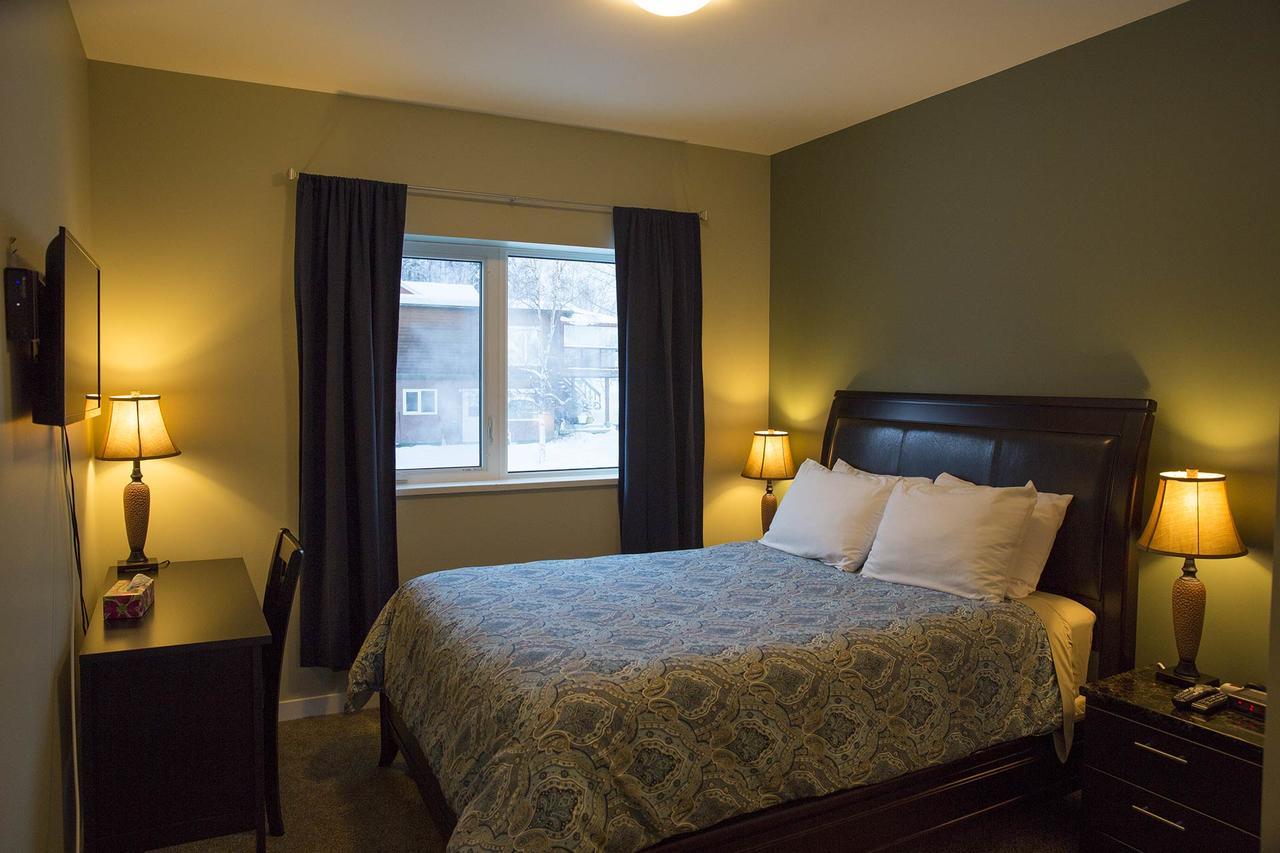 Midnight Sun Inn Whitehorse Exteriér fotografie