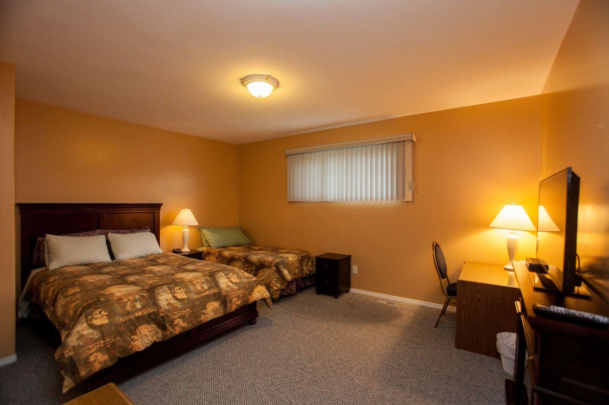 Midnight Sun Inn Whitehorse Exteriér fotografie